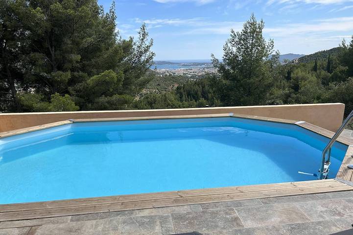 Location de vacances pour 8 personnes, avec terrasse à Le Revest-les-Eaux