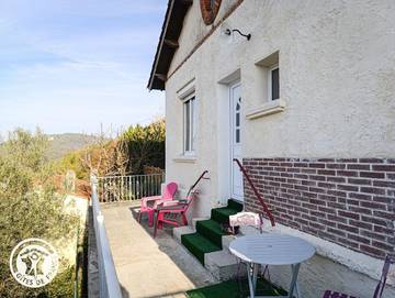 Gîte pour 4 personnes, avec terrasse ainsi que jardin et vue à Puy-l'Évêque