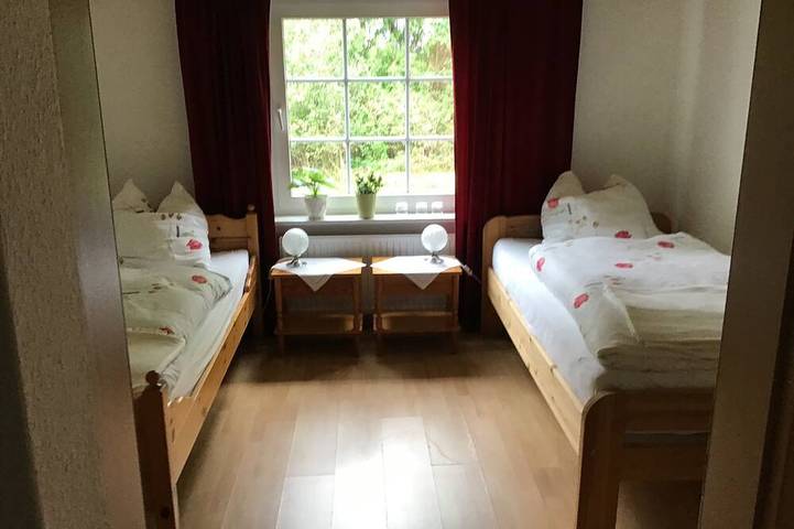 Ferienhaus für 6 Personen, mit Terrasse und Garten in Hesel - 4