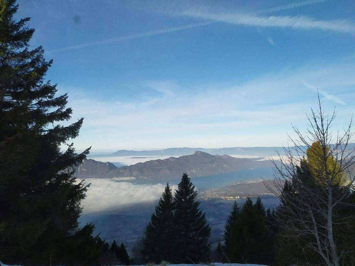 Appartement entier, Apartment with Lake View in Tresserve, Région de Chambéry