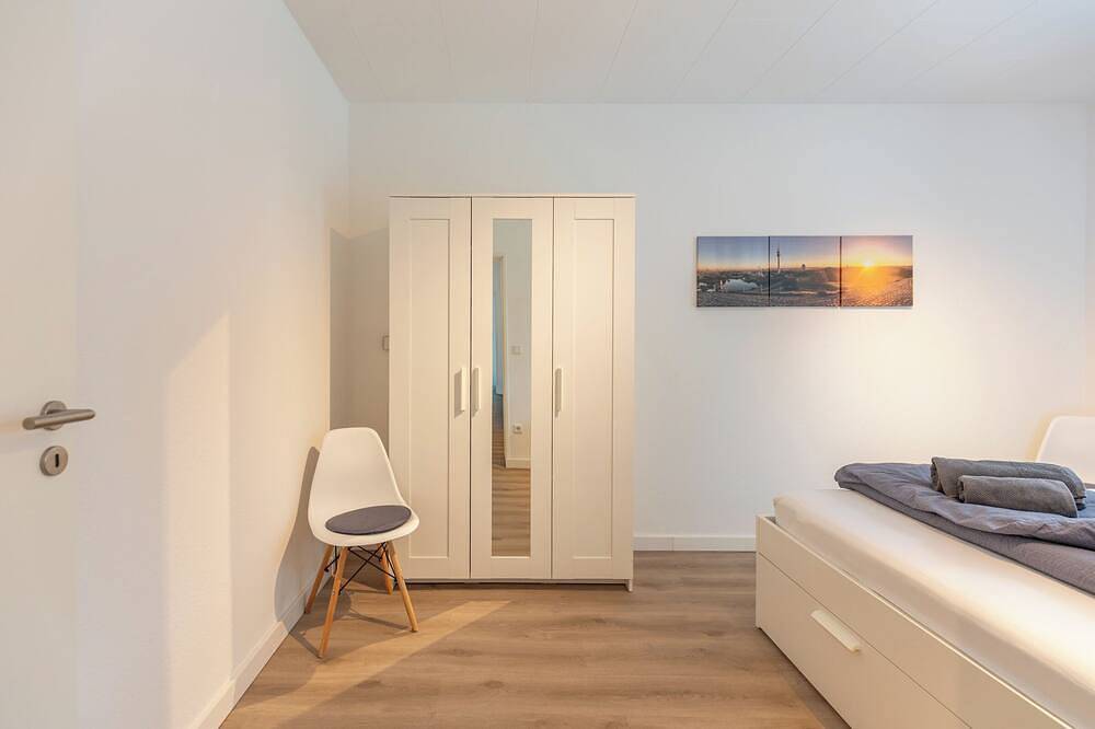 Haus Libelle: Modernes Ferienhaus mit Garten, Gasgrill & Wlan für 4 Gäste in Leck, Grünes Binnenland