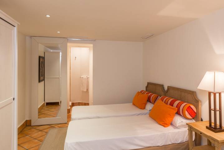 Villa Lila mit privatem Pool, Garten und Wlan in Benalup-Casas Viejas, Costa de la Luz
