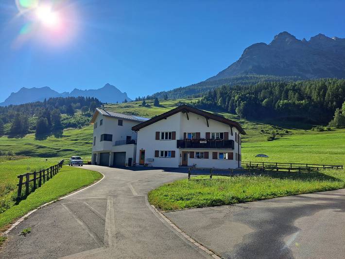 Ganze Ferienwohnung, Ferienwohnung am Tarasper See - Ferienwohnung am See Wohnung Eg in Tarasp, Unterengadin