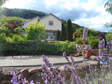 Cottage pour 2 personnes, avec terrasse et jardin à Husseren-les-Châteaux