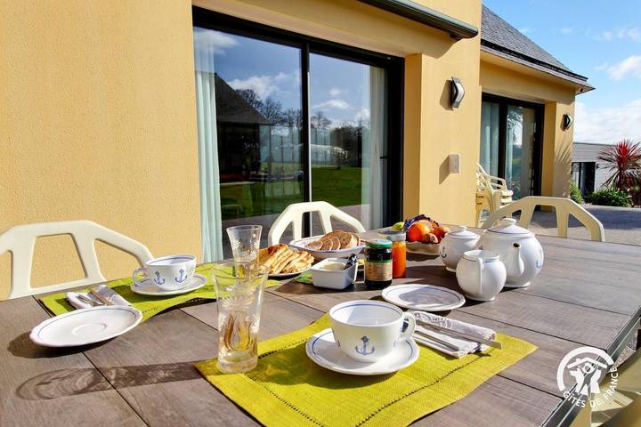 Chambre d’hôte pour 2 personnes, avec Balcon et Jacuzzi ainsi que Terrasse et Jardin en Bretagne - 2