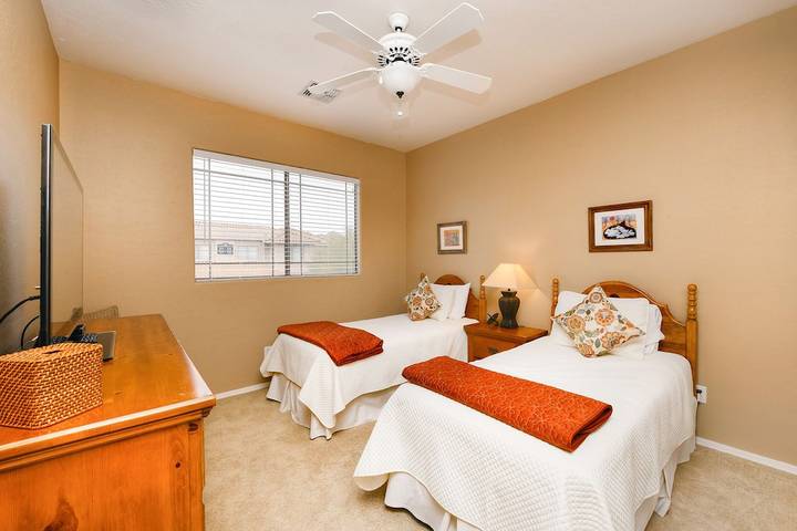 Vacation rental for 6 people, with hot tub and pool as well as balcony in Oro Valley