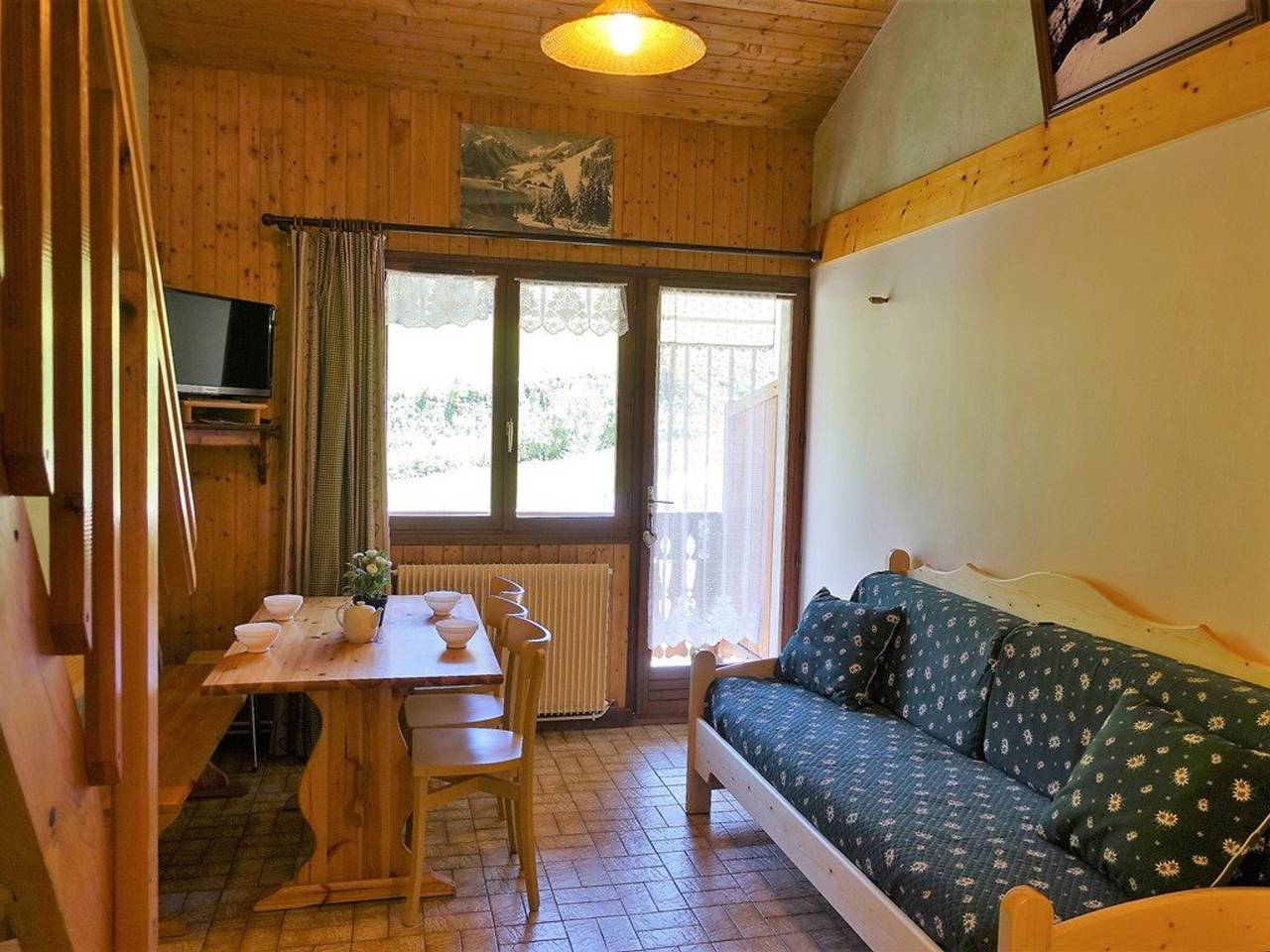 Entire studio, Ski-In/Ski-Out Apartment for 5 in Planay, Beaufort - Cozy, Family-Friendly, Perfect for Hikes in Beaufort (Rhône-Alpes), Albertville region