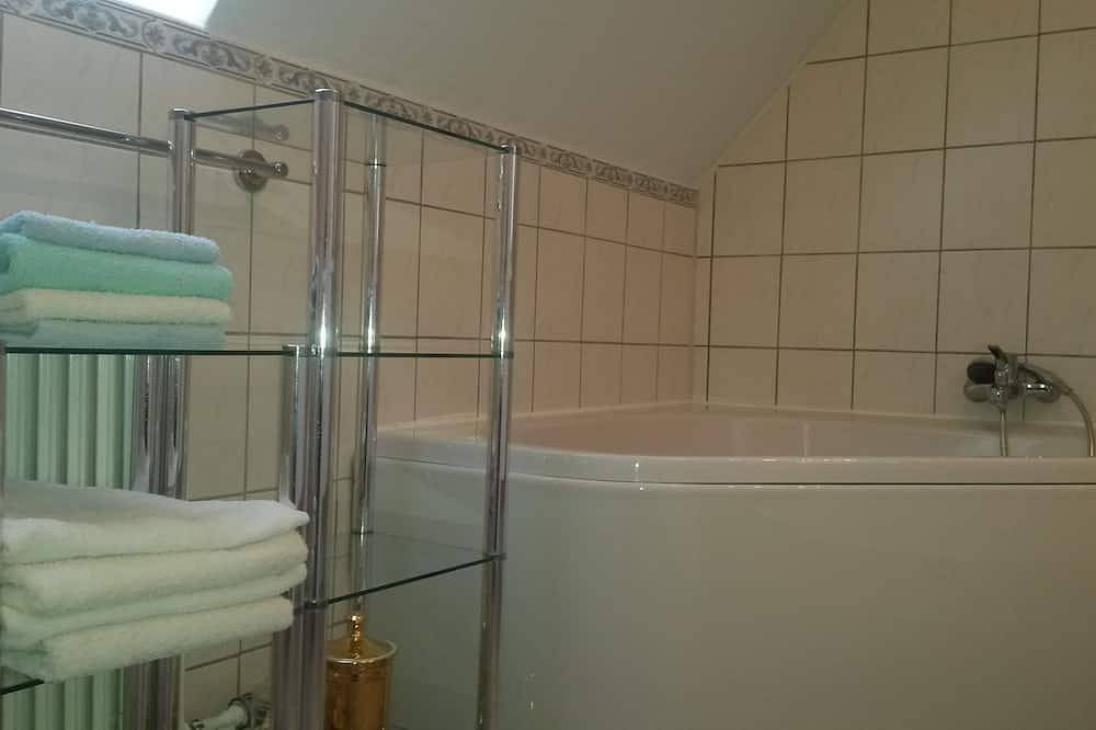 Ganze Wohnung, Verkehrsgünstige Ferienwohnung im grünen Teil von Berlin in Berlin Wilhelmstadt, Berlin