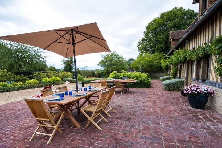 Location de vacances pour 10 personnes, avec terrasse dans Biéville-Quétiéville - 3