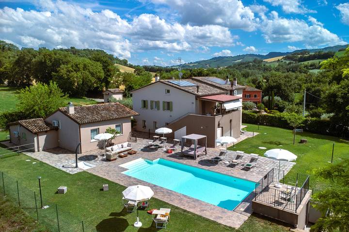 Casa vacanza per 10 persone, con giardino a Fossombrone