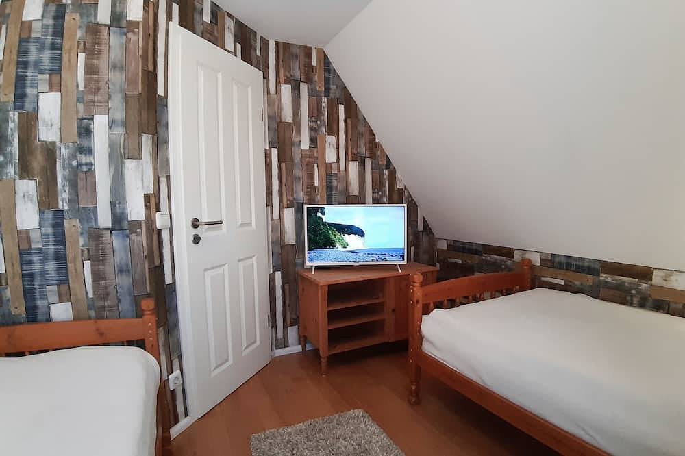 Ganze Wohnung, Ferienappartement Heuboden mit 2 Schlafzimmern und Terrasse, Nähe Störtebeker in Thesenvitz, Bergen auf Rügen