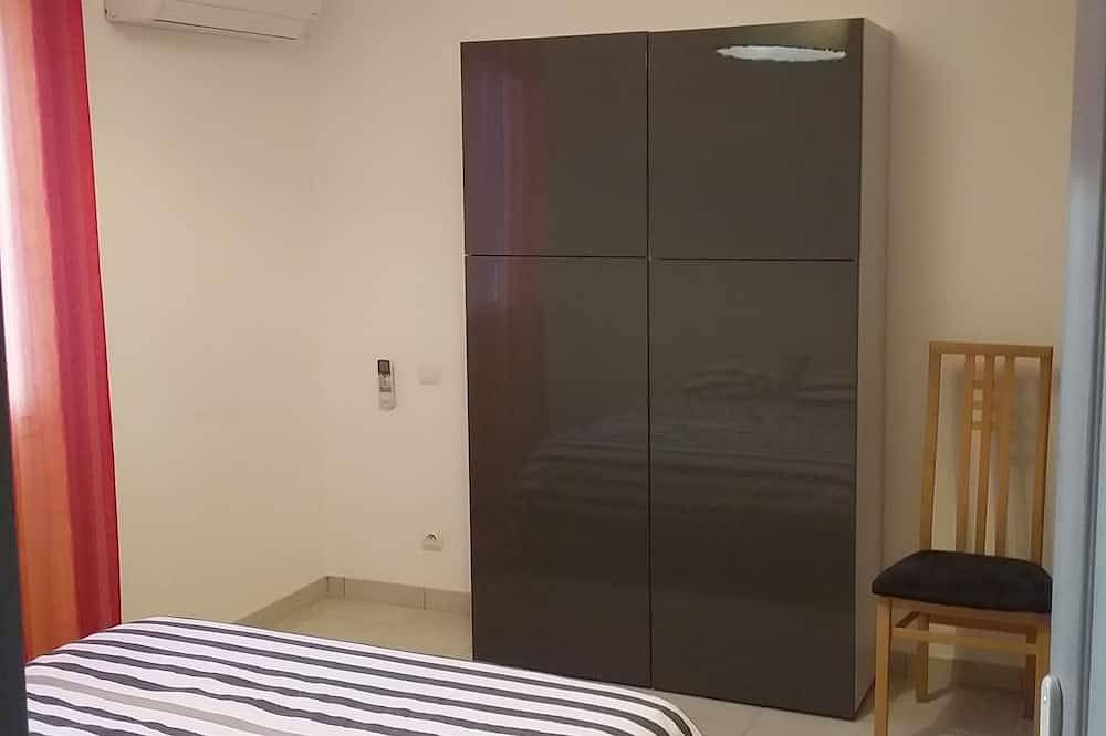 Nice, quiet house with swimming pool and air conditioning in Orange, Vaucluse