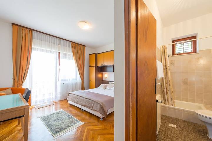 Ganze Wohnung, Pendo 3 Fewo mit Meeresblick, 4 Schlafzimmer, Nahe Strand & Dubrovnik in Općina Župa dubrovačka, Dubrovnik-Neretva