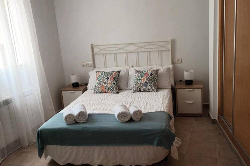 Apartamento entero, Apartamento 'Alojamiento El Pilar' con vistas a la montaña y Wi-Fi in Entorno de Sierra Nevada, Güejar Sierra