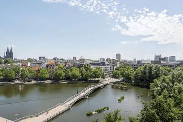 Hotel für 2 Personen, mit Terrasse und Ausblick sowie Sauna und Seeblick in Köln