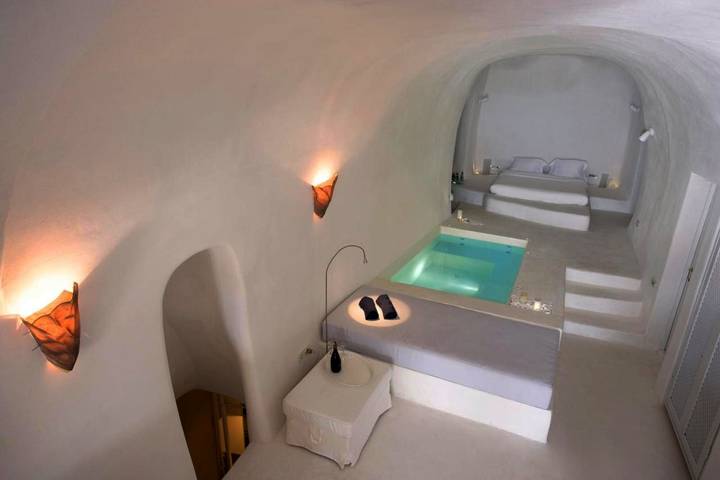 Holiday rental for 6 people, with view and terrace as well as pool in Oia
