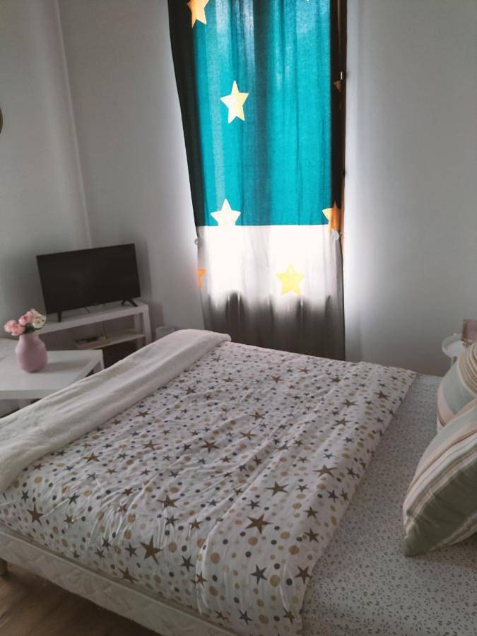 Chambre d’hôte pour 2 personnes, avec piscine ainsi que jardin et vue