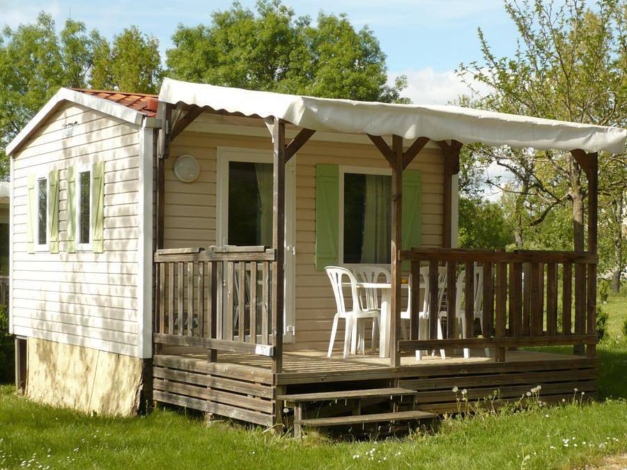 Camping Le Clos de La Lère - Mobilhome 2 personnes - Mobil home 16m² - 1 chambre + terrasse couverte 10m² in Cayriech, Quercy
