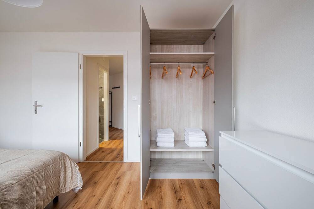 Ganze Wohnung, Blueground | Dietikon, balcony, nr Lindenplatz in Dietikon, Kanton Zürich