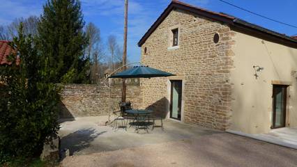 Gîte pour 4 personnes, avec terrasse ainsi que jardin et piscine dans Laizé