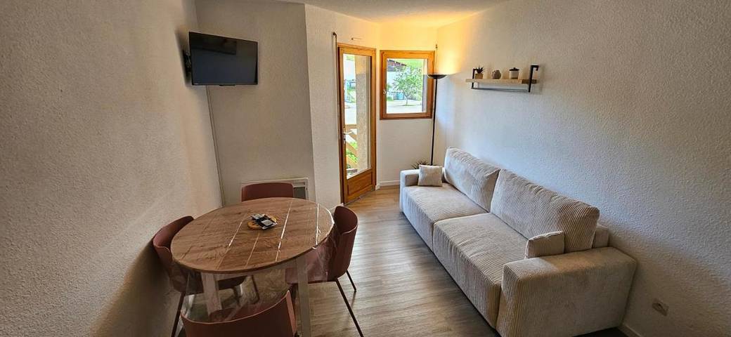 Gîte pour 4 personnes, avec piscine ainsi que balcon et vue dans Office De Tourisme Des Hopitaux Neufs