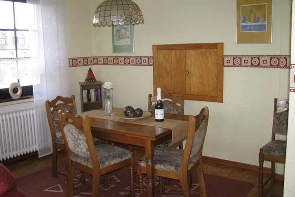 Ganze Wohnung, Ferienwohnung Sohns - 5-Bett-Ferienwohnung mit Balkon in Habscheid, Eifelkreis Bitburg-Prüm