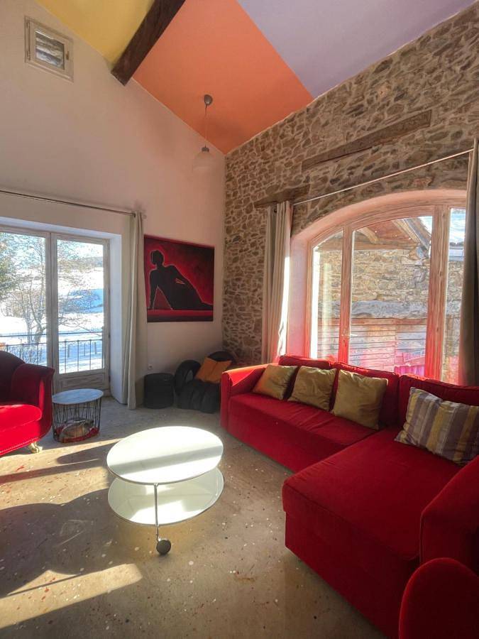 Gîte pour 4 personnes, avec Balcon et Terrasse ainsi que Jardin et Vue sur le lac à Larajasse