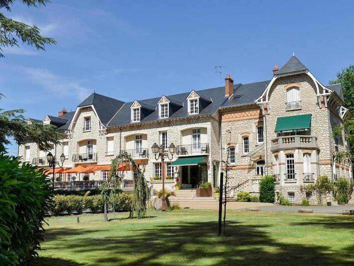 Hôtel pour 2 personnes, avec Terrasse et Jardin à Salbris