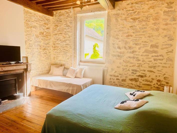 Gîte pour 3 personnes, avec vue et jardin à Sault-Brénaz - 2