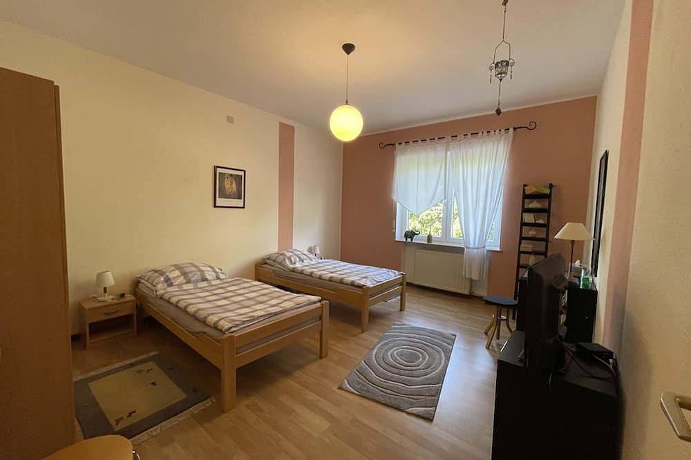 Entire apartment, Bright vacation apartment on the first floor - Haus am Berg in Neunkirchen, Saarland