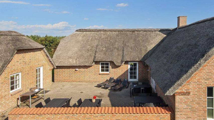 Ferienhaus für 19 Personen, mit Pool und Whirlpool in Vedersø Klit