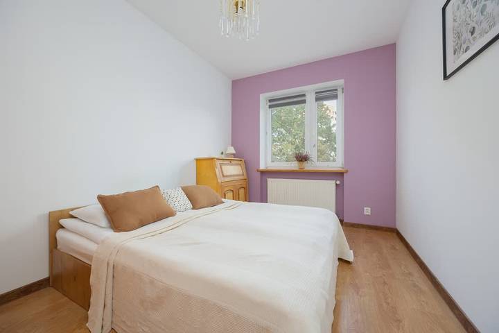 Ganze Wohnung, Spacious Apartment for 6 Persons | Balcony and Parking in Bielany, Warschau