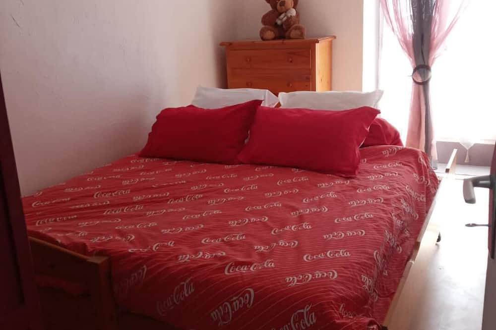 House near the Gardon river and at the foot of the Pont du Gard. in Remoulins, Nimes und Umgebung