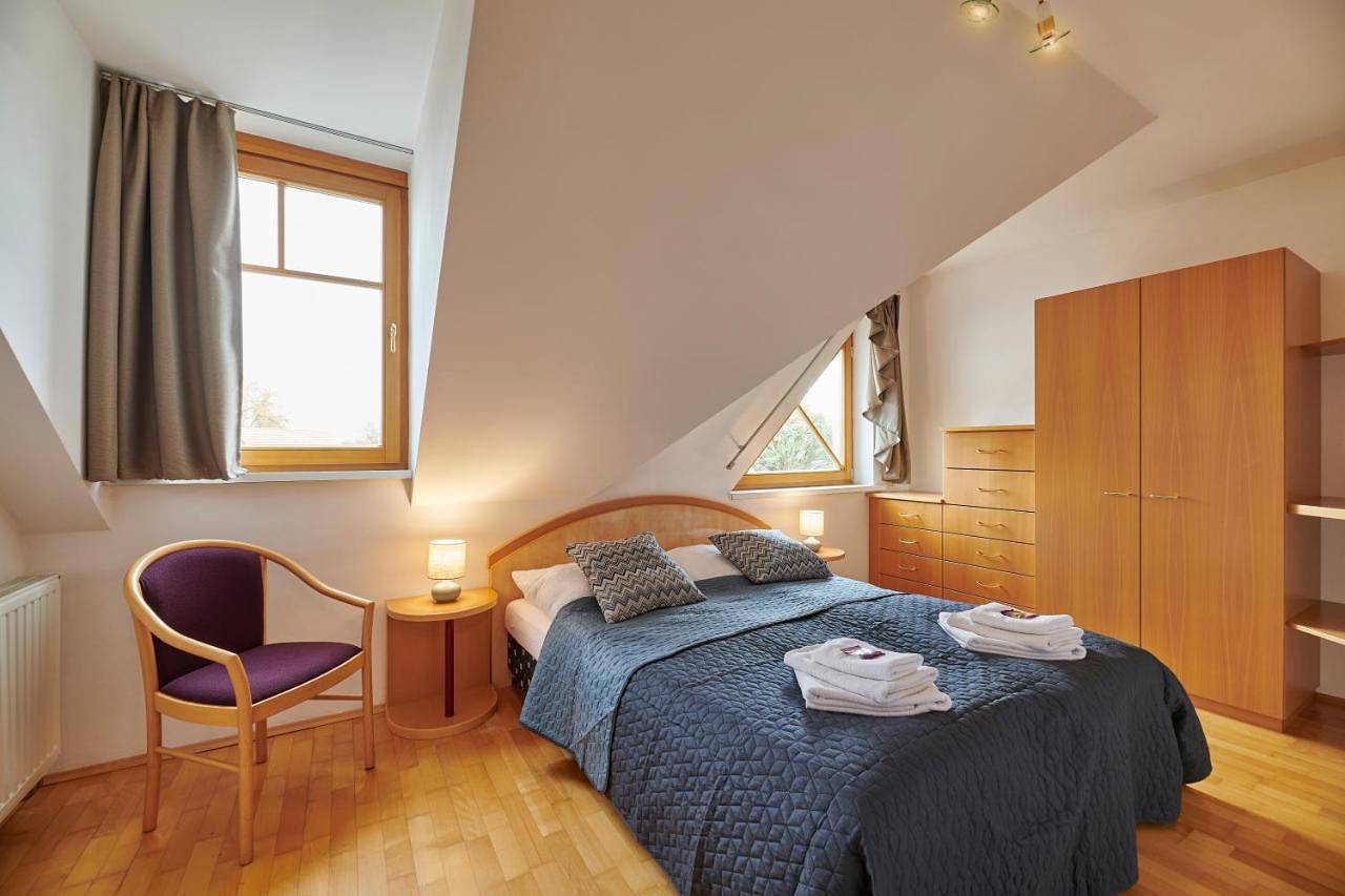 Das Burgennest - Familienchalet für 4-5 mit privatem Bademantelgang zur Therme in Lutzmannsburg, Bezirk Oberpullendorf