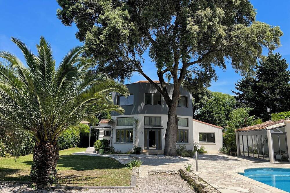 Luxury villa for 8 people with 10x5 saltwater swimming pool and gym in Castries, Region de Montpellier
