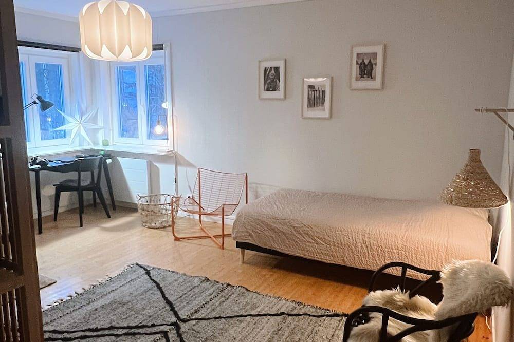 Lodge with lake view and Northern Lights. Close to hiking trails. in Norrbotten