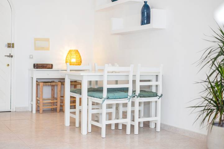 Ganze Wohnung, Ferienwohnung 'Biniforcat 28' mit Gartenblick, Wi-Fi und Klimaanlage in Cala Blanes, Ciutadella