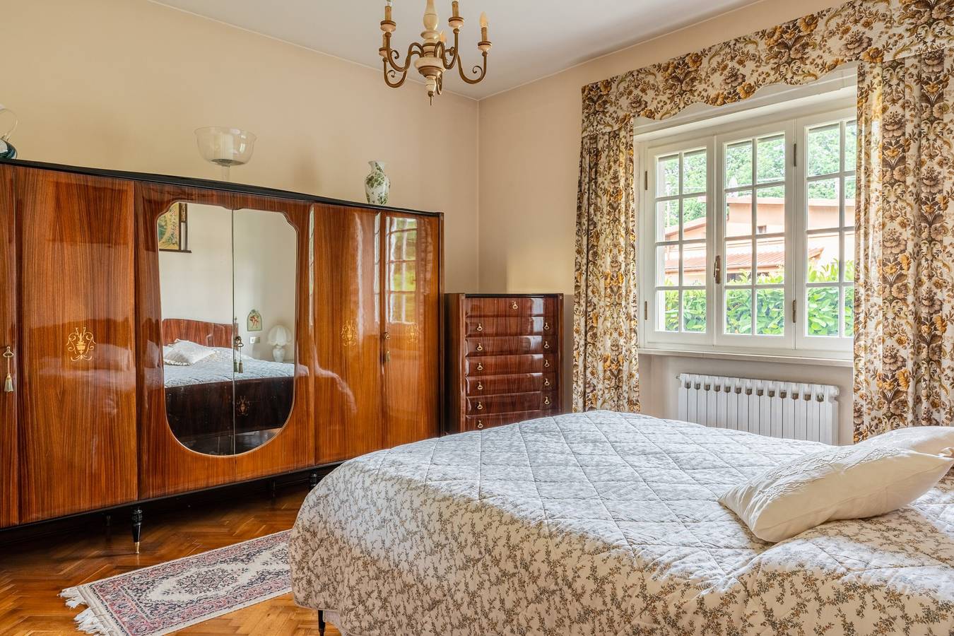 Entire apartment, Holiday Apartment 'Tea Rose House' with Terrace, Shared Garden & Wi-Fi in Capannori, Lucca Province