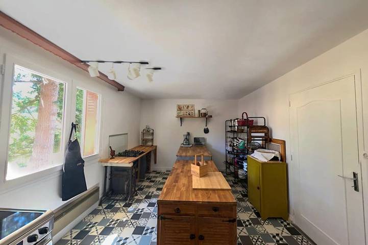 Gîte pour 15 personnes, avec jardin et jacuzzi à Lussac-les-Châteaux - 2