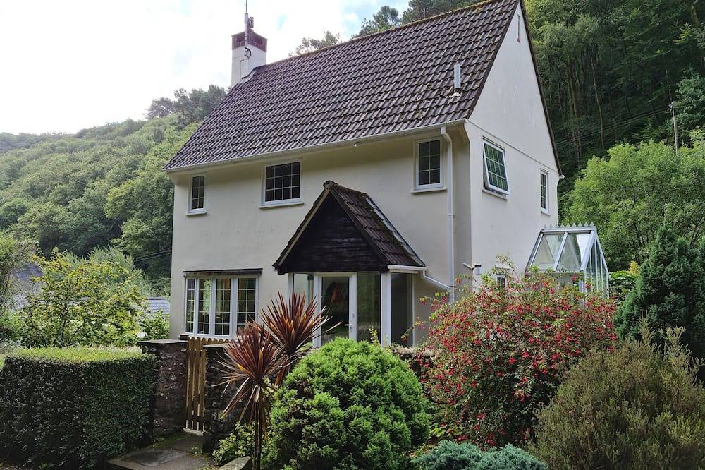 Tanglewood: idyllic two-bedroom cottage in Exmoor National Park in Porlock, Somerset