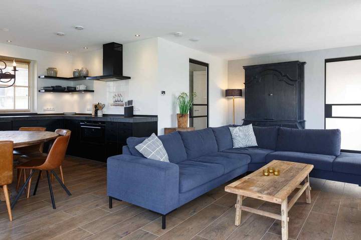 Luxuriöse Villa für 8 Personen mit privater Sauna am Tjeukemeer in Friesland in Delfstrahuizen, Friesland