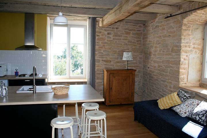 Gîte pour 4 personnes, avec terrasse et jardin à Menétru-le-Vignoble