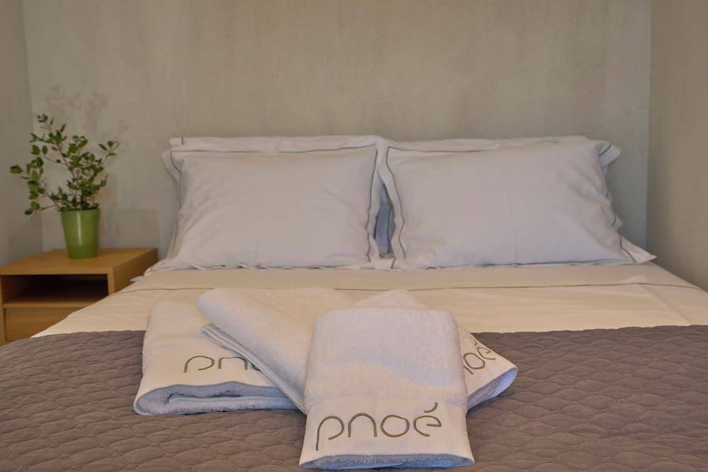 Pnoé Residence is an elegant and modern home that has been fully renovated in Skopelos Stadt, Sporaden