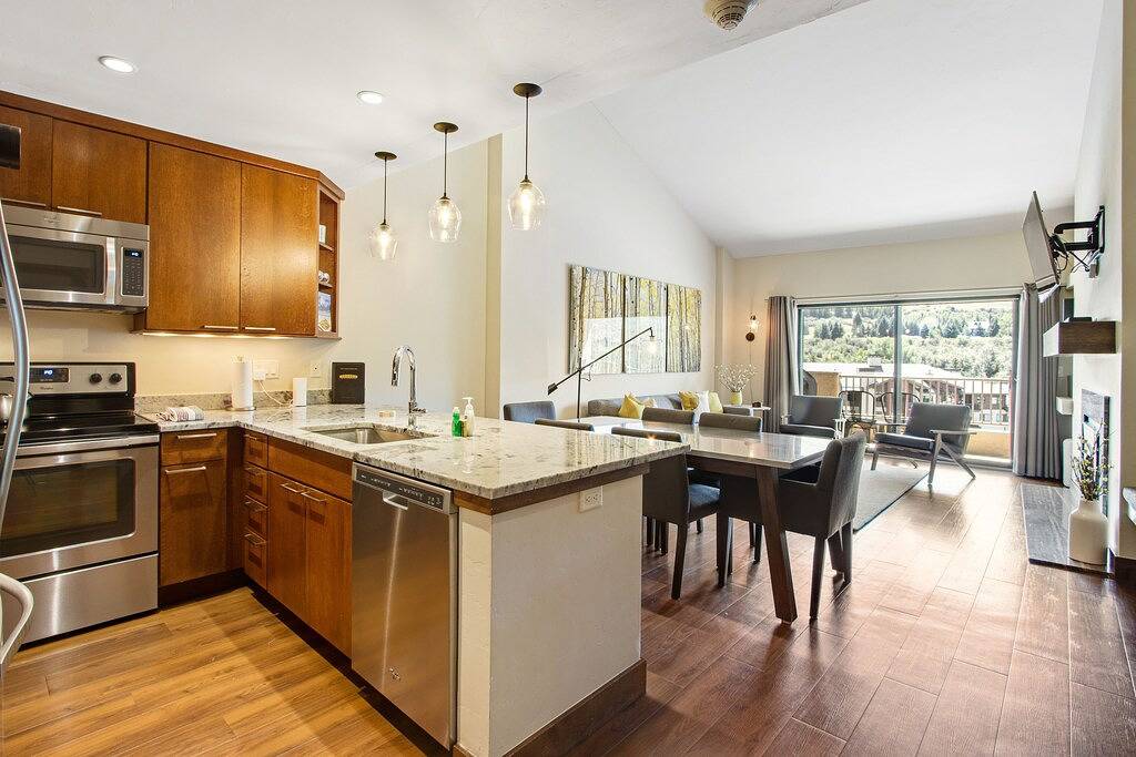 Ganze Wohnung, Luxe Two-Story Penthouse with Mountain Views - Near Riverfront Express Gondola in Avon, Beaver Creek