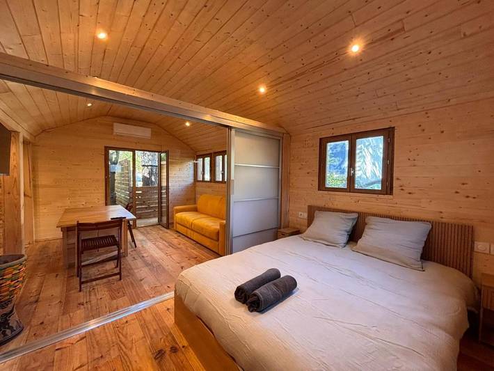 Maison d’hôte pour 4 personnes, avec Terrasse et Jardin ainsi que Piscine et Vue