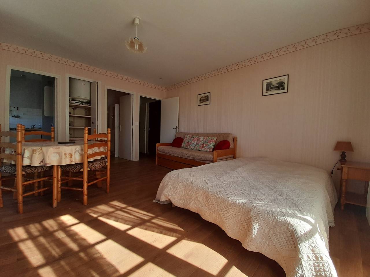 Estudio entero, Estudio luminoso en el centro con balcón in La Roche-Posay, Vienne