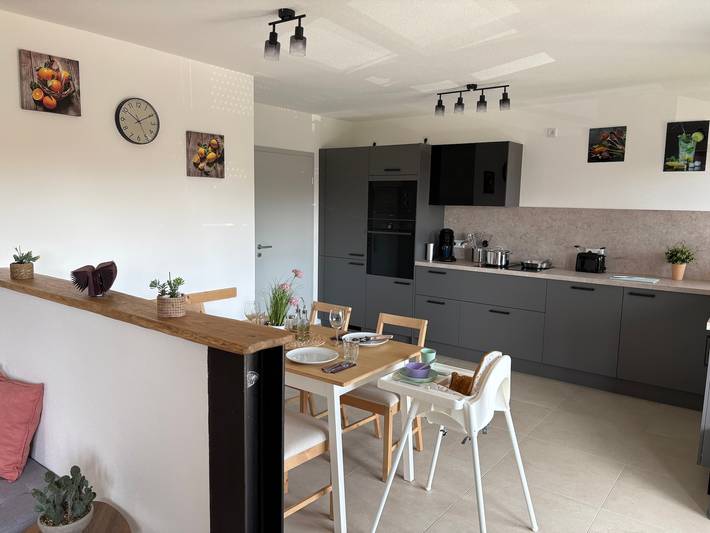 Ganze Wohnung, Gemütliche Ferienwohnung „Kampenwand“ mit Balkon in Schnaitsee, Landkreis Traunstein