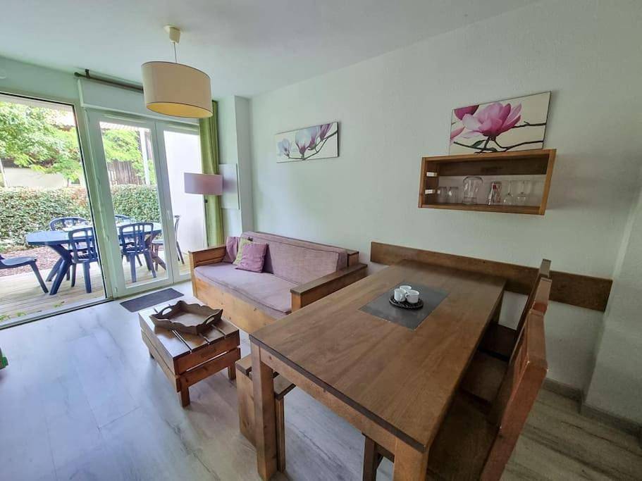 Appartement entier, La Cabane Apolonia maison 6 pp Piscine en bord lac in Aureilhan, Côte d’Argent