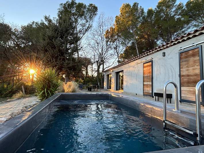 Villa pour 4 personnes, avec piscine et vue ainsi que terrasse et jardin à Draguignan