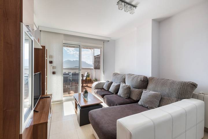 Apartamento entero, Apartamento vacacional "Clayma" con vistas al mar, piscina compartida y Wi-Fi in Puerto de Mazarrón, Mazarrón